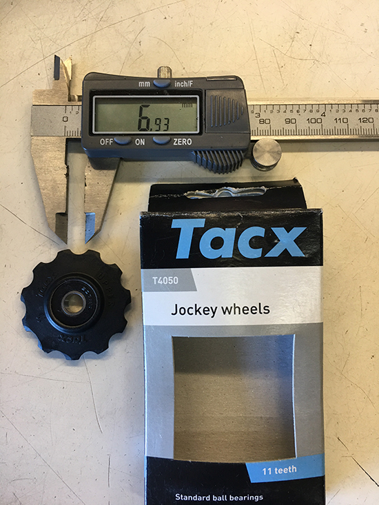 Tacx black pulley wheel