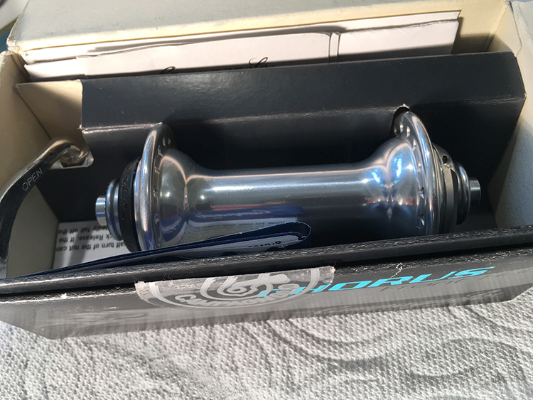Campagnolo Chrus front hub
