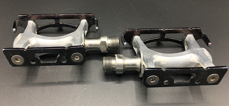 Specialized track pedals with titanium axles