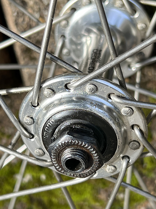 Shimano Deore DX front hub